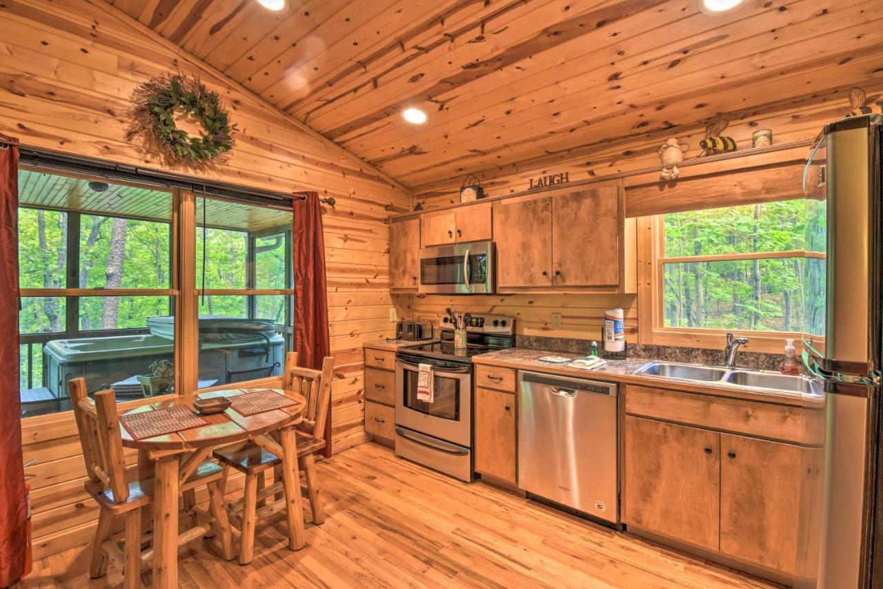 The Honeybee Cabin With Private Porch And Hot Tub Clarkesville Eksteriør billede